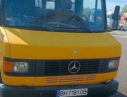 Жовтий Мерседес T2, об'ємом двигуна 2.87 л та пробігом 500 тис. км за 2445 $, фото 1 на Automoto.ua