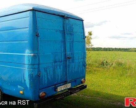 Синий Мерседес T2, объемом двигателя 3.8 л и пробегом 300 тыс. км за 3000 $, фото 4 на Automoto.ua