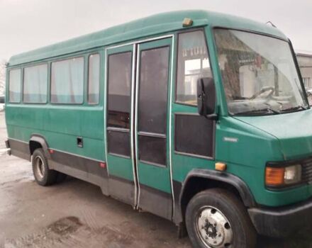 Зелений Мерседес T2, об'ємом двигуна 4 л та пробігом 500 тис. км за 5800 $, фото 1 на Automoto.ua