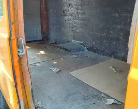 Оранжевый Мерседес T2, объемом двигателя 3.78 л и пробегом 37 тыс. км за 4000 $, фото 8 на Automoto.ua