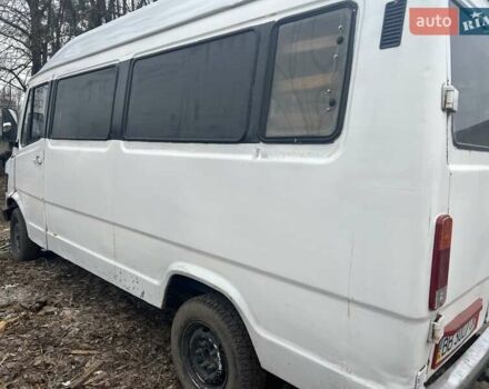 Белый Мерседес В-Класс, объемом двигателя 2.4 л и пробегом 348 тыс. км за 1500 $, фото 1 на Automoto.ua