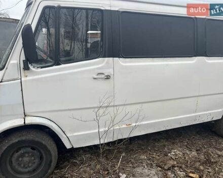 Белый Мерседес В-Класс, объемом двигателя 2.4 л и пробегом 348 тыс. км за 1500 $, фото 1 на Automoto.ua