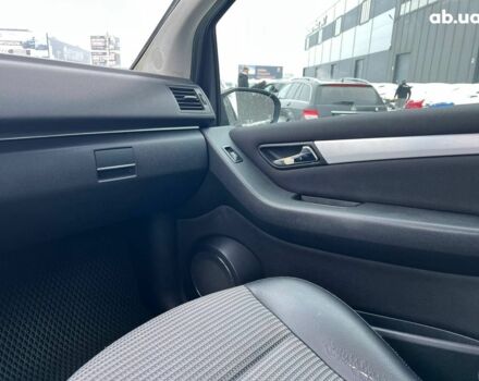 Черный Мерседес В-Класс, объемом двигателя 2.1 л и пробегом 265 тыс. км за 6990 $, фото 29 на Automoto.ua