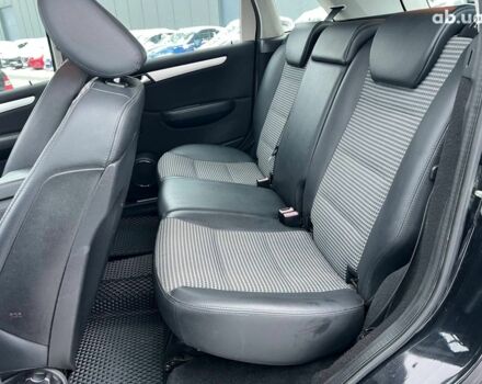 Черный Мерседес В-Класс, объемом двигателя 2.1 л и пробегом 265 тыс. км за 6990 $, фото 31 на Automoto.ua