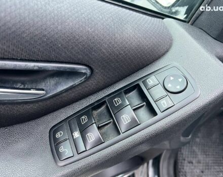 Черный Мерседес В-Класс, объемом двигателя 2.1 л и пробегом 265 тыс. км за 6990 $, фото 15 на Automoto.ua