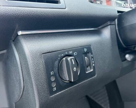 Черный Мерседес В-Класс, объемом двигателя 2.1 л и пробегом 265 тыс. км за 6990 $, фото 19 на Automoto.ua