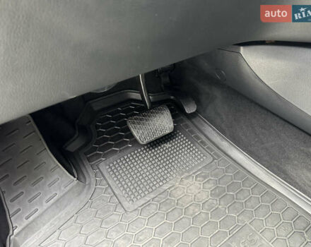 Черный Мерседес В-Класс, объемом двигателя 2.2 л и пробегом 478 тыс. км за 30000 $, фото 62 на Automoto.ua