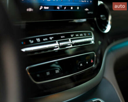 Чорний Мерседес В-Клас, об'ємом двигуна 2.14 л та пробігом 26 тис. км за 88800 $, фото 42 на Automoto.ua