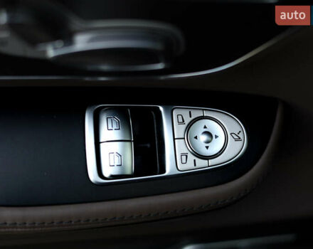 Чорний Мерседес В-Клас, об'ємом двигуна 2.14 л та пробігом 26 тис. км за 88800 $, фото 36 на Automoto.ua