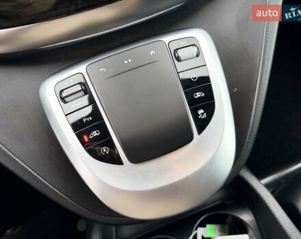 Черный Мерседес В-Класс, объемом двигателя 1.95 л и пробегом 46 тыс. км за 93999 $, фото 26 на Automoto.ua