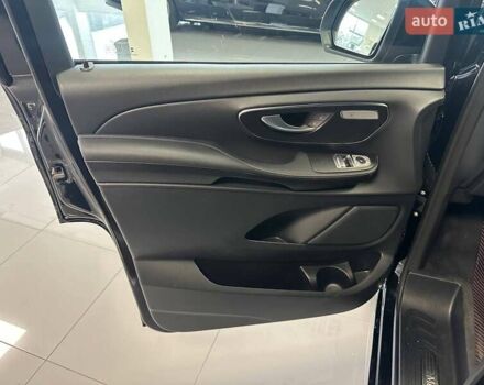 Чорний Мерседес В-Клас, об'ємом двигуна 2 л та пробігом 40 тис. км за 79500 $, фото 7 на Automoto.ua