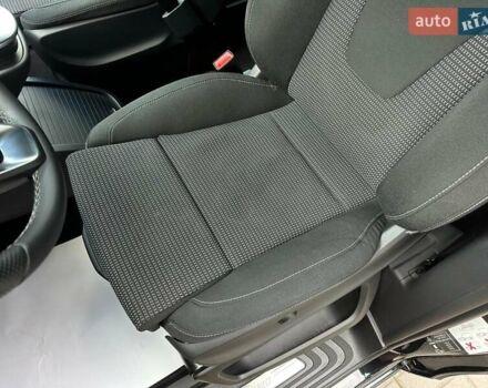 Чорний Мерседес В-Клас, об'ємом двигуна 2.14 л та пробігом 48 тис. км за 81900 $, фото 30 на Automoto.ua