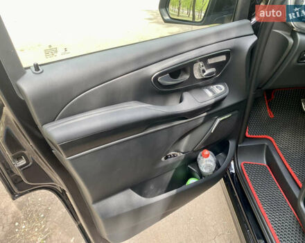 Чорний Мерседес В-Клас, об'ємом двигуна 1.95 л та пробігом 32 тис. км за 131500 $, фото 24 на Automoto.ua