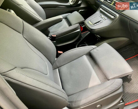 Чорний Мерседес В-Клас, об'ємом двигуна 1.95 л та пробігом 32 тис. км за 131500 $, фото 29 на Automoto.ua