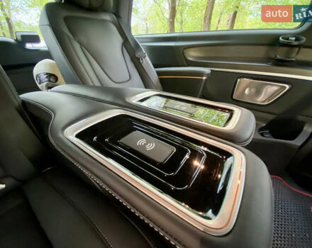 Чорний Мерседес В-Клас, об'ємом двигуна 1.95 л та пробігом 32 тис. км за 131500 $, фото 20 на Automoto.ua