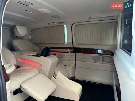 Чорний Мерседес В-Клас, об'ємом двигуна 2.14 л та пробігом 51 тис. км за 119500 $, фото 1 на Automoto.ua