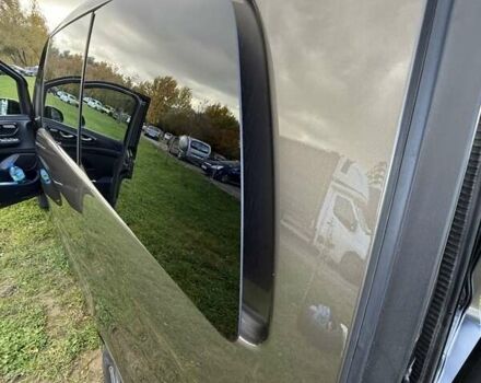 Сірий Мерседес В-Клас, об'ємом двигуна 2.14 л та пробігом 246 тис. км за 35500 $, фото 13 на Automoto.ua