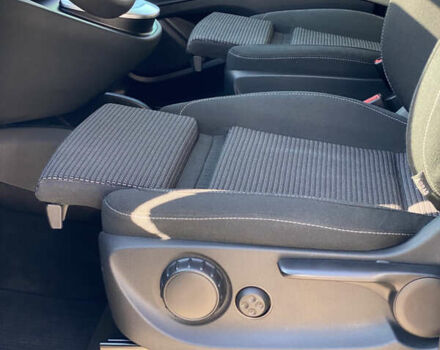 Сірий Мерседес В-Клас, об'ємом двигуна 1.95 л та пробігом 66 тис. км за 64999 $, фото 20 на Automoto.ua