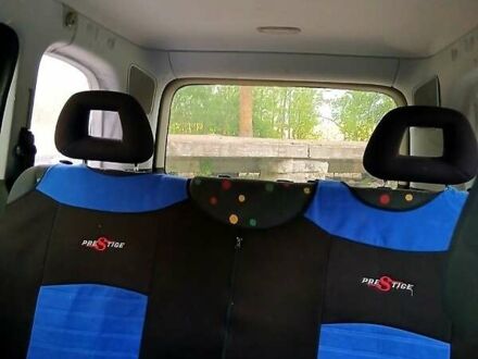 Черный Мерседес Ванео, объемом двигателя 1.6 л и пробегом 300 тыс. км за 3500 $, фото 1 на Automoto.ua