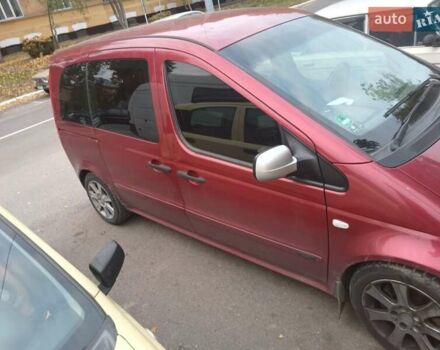 Красный Мерседес Ванео, объемом двигателя 1.6 л и пробегом 294 тыс. км за 2500 $, фото 1 на Automoto.ua