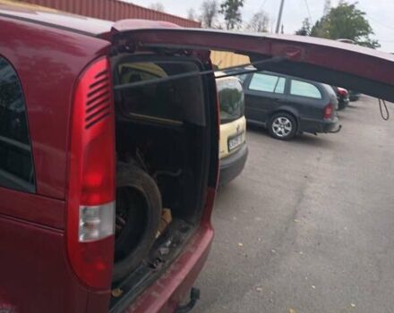 Красный Мерседес Ванео, объемом двигателя 1.6 л и пробегом 294 тыс. км за 2500 $, фото 4 на Automoto.ua