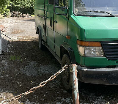 Зелений Мерседес Vario 814, об'ємом двигуна 4.3 л та пробігом 300 тис. км за 4800 $, фото 2 на Automoto.ua