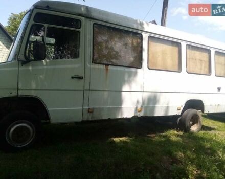 Білий Мерседес Варіо, об'ємом двигуна 3.7 л та пробігом 500 тис. км за 2900 $, фото 2 на Automoto.ua