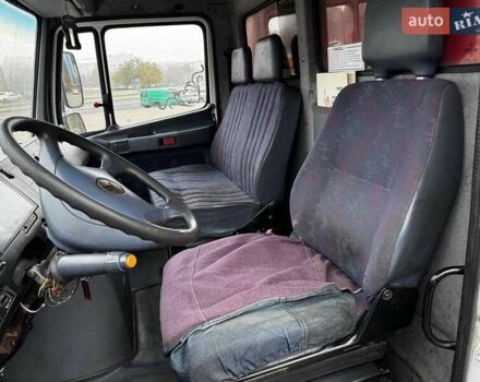 Білий Мерседес Варіо, об'ємом двигуна 4.2 л та пробігом 496 тис. км за 8390 $, фото 15 на Automoto.ua