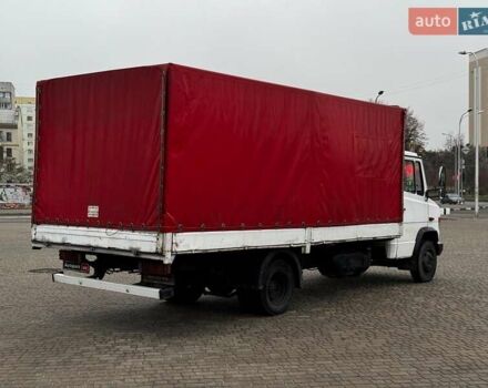 Білий Мерседес Варіо, об'ємом двигуна 4.2 л та пробігом 496 тис. км за 8390 $, фото 4 на Automoto.ua