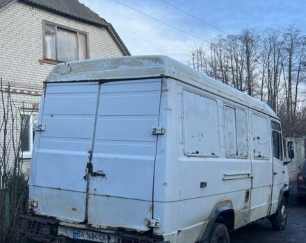Белый Мерседес Варио, объемом двигателя 4 л и пробегом 111 тыс. км за 3500 $, фото 3 на Automoto.ua