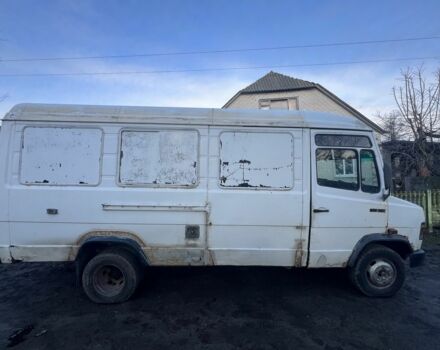 Белый Мерседес Варио, объемом двигателя 4 л и пробегом 111 тыс. км за 3500 $, фото 2 на Automoto.ua