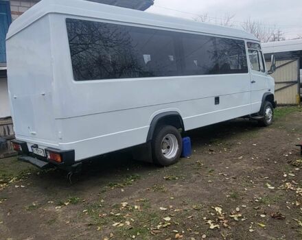 Білий Мерседес Варіо, об'ємом двигуна 4 л та пробігом 959 тис. км за 7500 $, фото 1 на Automoto.ua