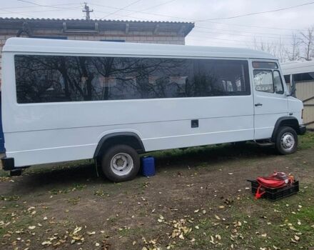 Білий Мерседес Варіо, об'ємом двигуна 4 л та пробігом 959 тис. км за 7500 $, фото 3 на Automoto.ua