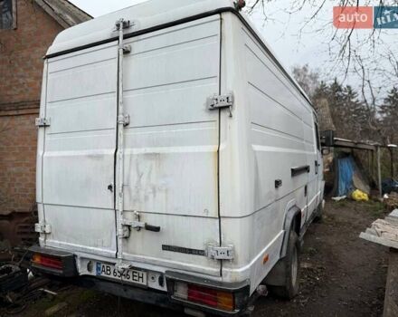 Белый Мерседес Варио, объемом двигателя 2.9 л и пробегом 400 тыс. км за 7500 $, фото 4 на Automoto.ua