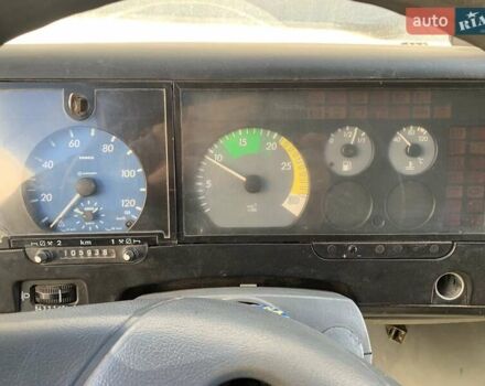 Белый Мерседес Варио, объемом двигателя 4.2 л и пробегом 600 тыс. км за 10000 $, фото 6 на Automoto.ua