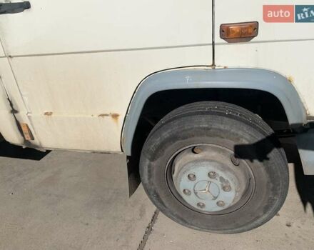 Белый Мерседес Варио, объемом двигателя 4.2 л и пробегом 600 тыс. км за 10000 $, фото 4 на Automoto.ua