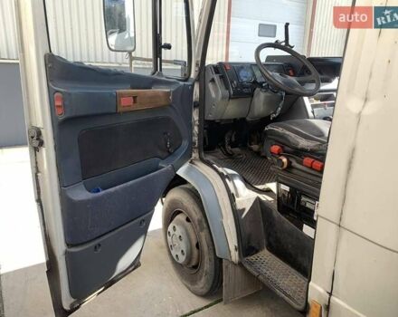 Белый Мерседес Варио, объемом двигателя 4.2 л и пробегом 600 тыс. км за 10000 $, фото 8 на Automoto.ua