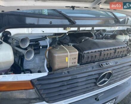 Белый Мерседес Варио, объемом двигателя 4.2 л и пробегом 350 тыс. км за 15000 $, фото 7 на Automoto.ua