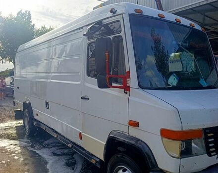 Белый Мерседес Варио, объемом двигателя 4.2 л и пробегом 800 тыс. км за 9000 $, фото 1 на Automoto.ua