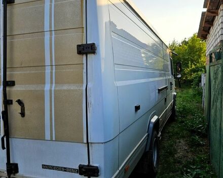 Білий Мерседес Варіо, об'ємом двигуна 4.2 л та пробігом 650 тис. км за 15000 $, фото 5 на Automoto.ua