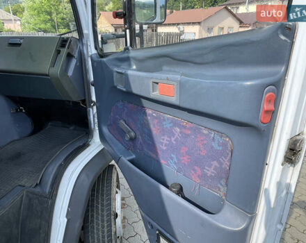 Мерседес Варио 2004 в Сваляве на Automoto.ua Белый Мерседес Варио, объемом двигателя 4.3 л и пробегом 470 тыс. км за 14700 $, фото 11 на Automoto.ua