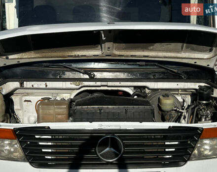 Белый Мерседес Варио, объемом двигателя 4.25 л и пробегом 633 тыс. км за 10500 $, фото 10 на Automoto.ua