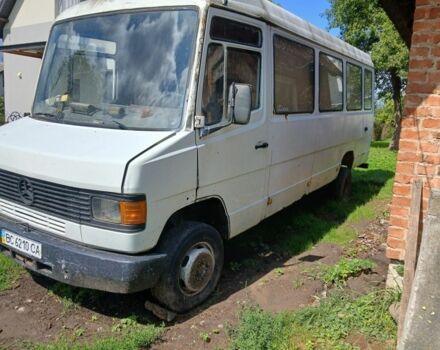 Білий Мерседес Варіо, об'ємом двигуна 4 л та пробігом 432 тис. км за 3000 $, фото 1 на Automoto.ua