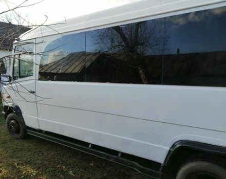 Белый Мерседес Варио, объемом двигателя 2.9 л и пробегом 415 тыс. км за 6000 $, фото 2 на Automoto.ua