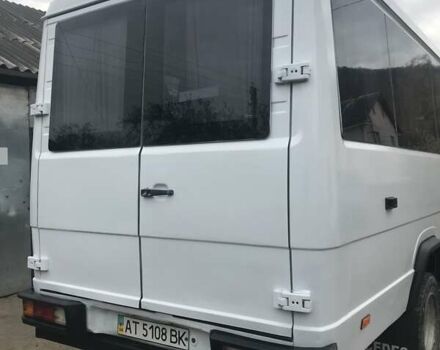 Белый Мерседес Варио, объемом двигателя 2.9 л и пробегом 180 тыс. км за 15000 $, фото 2 на Automoto.ua
