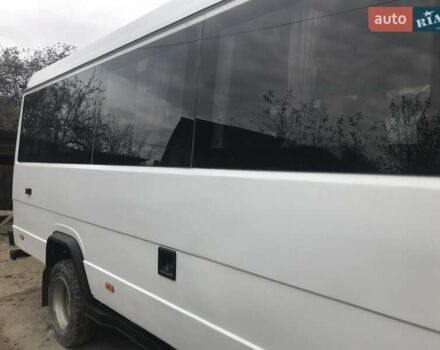 Белый Мерседес Варио, объемом двигателя 2.9 л и пробегом 180 тыс. км за 15000 $, фото 1 на Automoto.ua