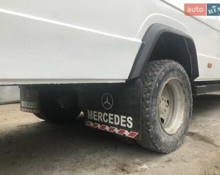 Белый Мерседес Варио, объемом двигателя 2.9 л и пробегом 180 тыс. км за 15000 $, фото 8 на Automoto.ua