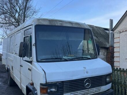 Белый Мерседес Варио, объемом двигателя 4 л и пробегом 111 тыс. км за 3500 $, фото 1 на Automoto.ua