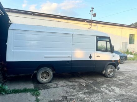 Мерседес Варио 1993 в Иршава на Automoto.ua Белый Мерседес Варио, объемом двигателя 4.7 л и пробегом 470 тыс. км за 5300 $, фото 1 на Automoto.ua