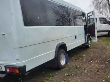 Білий Мерседес Варіо, об'ємом двигуна 4 л та пробігом 959 тис. км за 7500 $, фото 1 на Automoto.ua